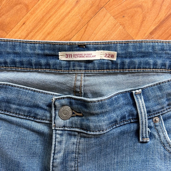 Levis 311 Shaping Skinny - size 22W - Picture 2 of 6